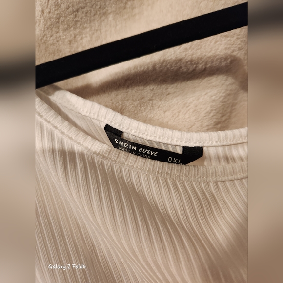 Crop top - Picture 3 of 3